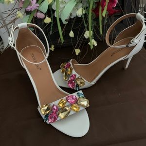 “SHOE DAZZLE” Colored Stones Heels